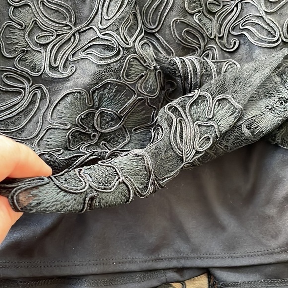 Black Lace Sleeveless Dress - Picture 6 of 8